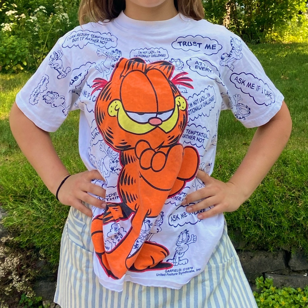 Super sick vintage Garfield shirt